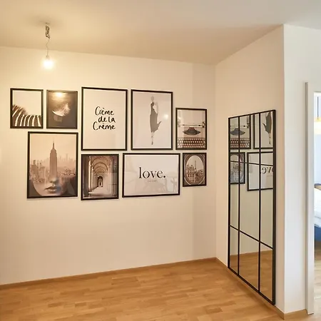 Lora - Ferienwohnung Federspiel