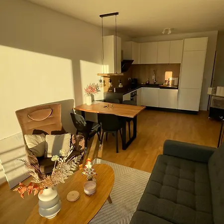 Lora - Ferienwohnung Federspiel *