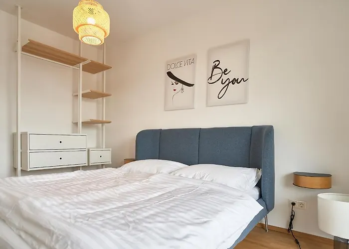 Lora - Ferienwohnung Federspiel Apartamento *