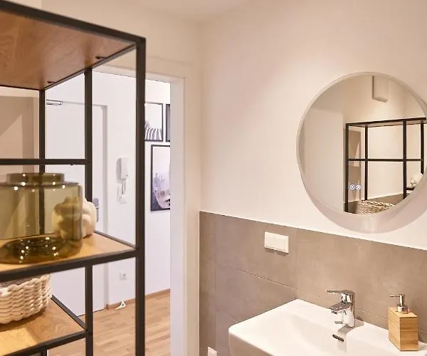 Lora - Ferienwohnung Federspiel * Mautern